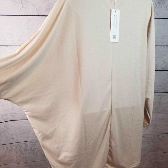 Women's Oversized Batwing Blouse - Picture 6 of 6